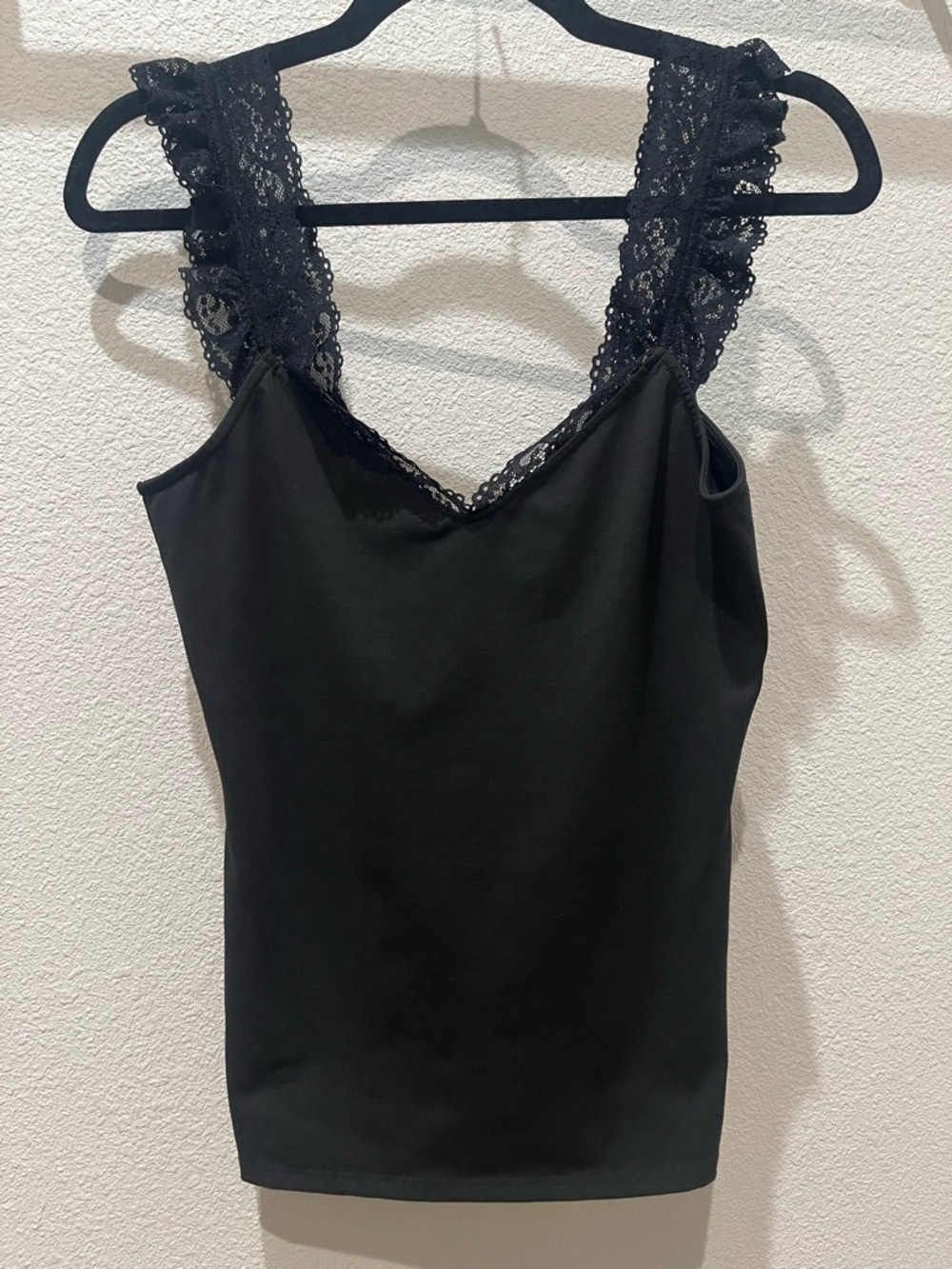 Red by BKE Black Lace Strap Tank Top Small V-Neck Cami Like New
